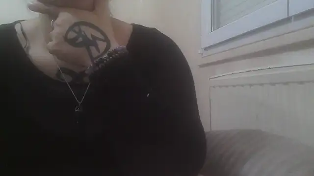 LolaXXDreams webcam