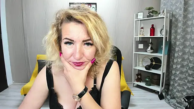 Cassandra_Hotty webcam