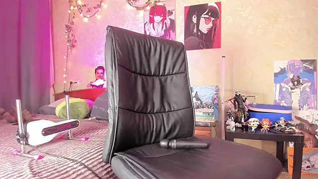Love_is_Lola webcam