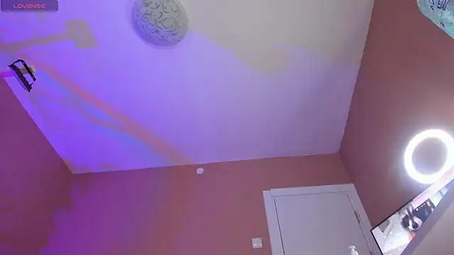 KaylaLaine live sex cam