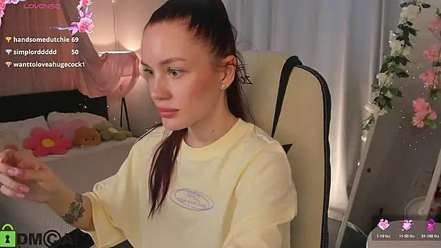 Aria_Mila webcam