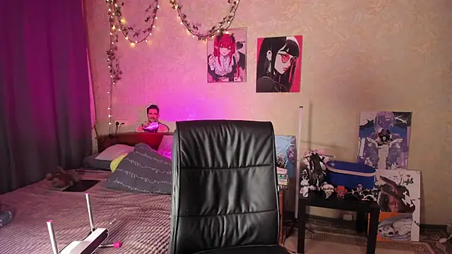Love_is_Lola webcam
