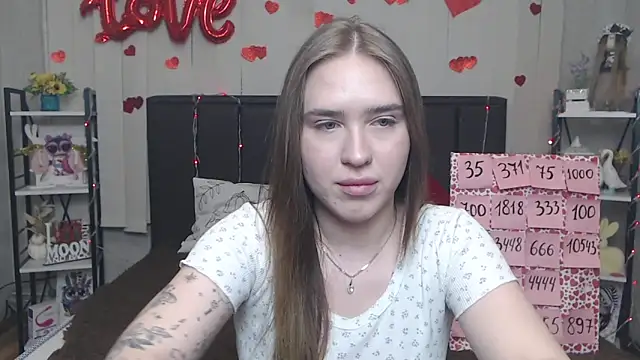 LauraHlot webcam