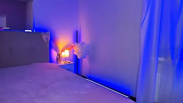 Laura_Leee