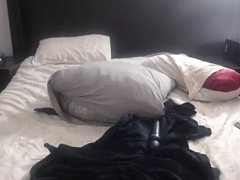 XHotJuicyBootyXX webcam