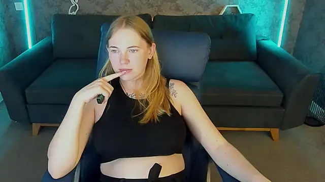 NikkyReyyy webcam