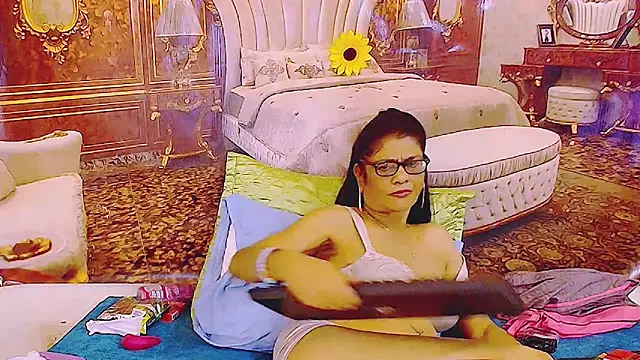 IndianAllure webcam