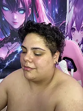 Hailey_Curvy webcam