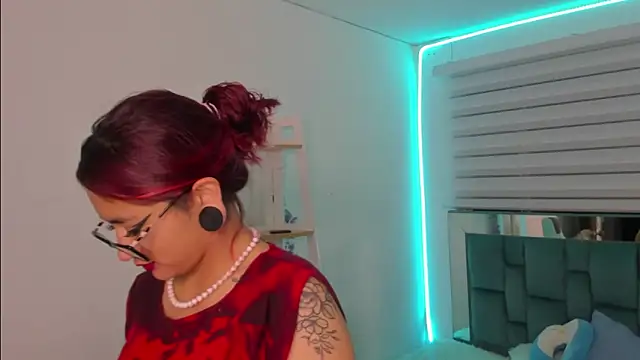 Sara_Red_X webcam