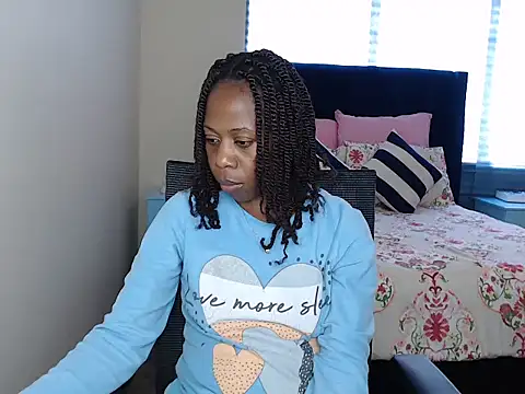QUEENMANDYY webcam