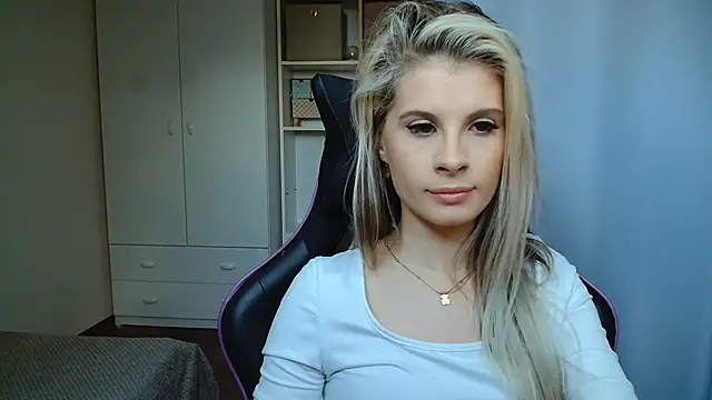 KristineGlow webcam