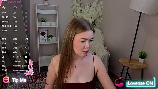 BlondeLina webcam