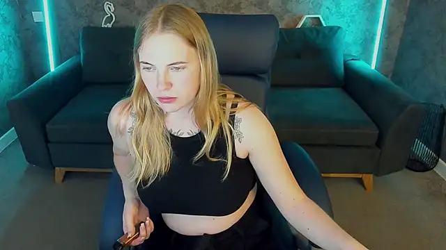 NikkyReyyy webcam