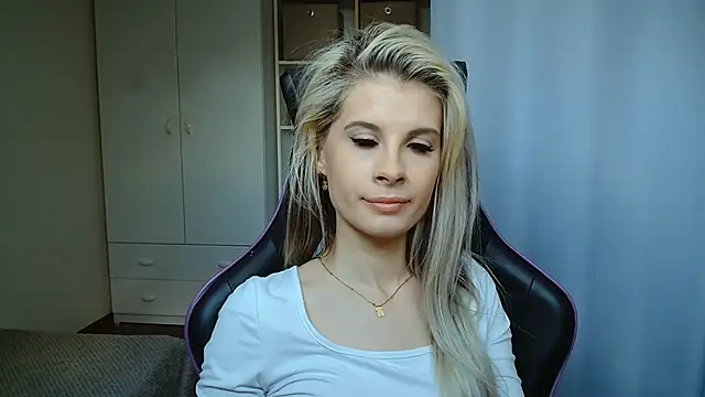 KristineGlow webcam