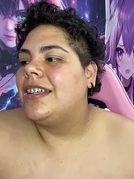 Hailey_Curvy webcam