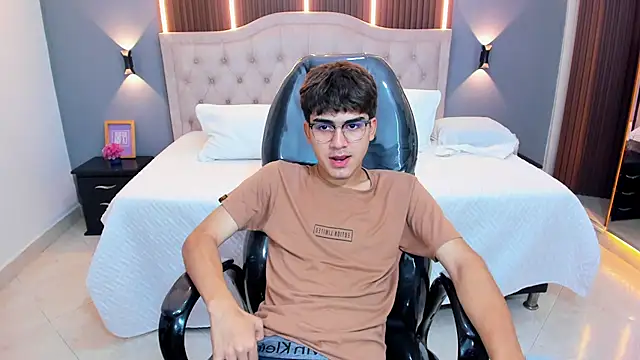 tommy18__ - Tommy18__'s free webcam - UK Sex Cams