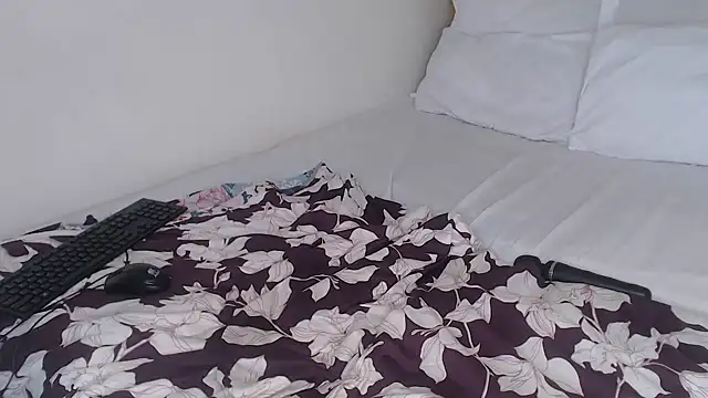 Bella_2025 webcam