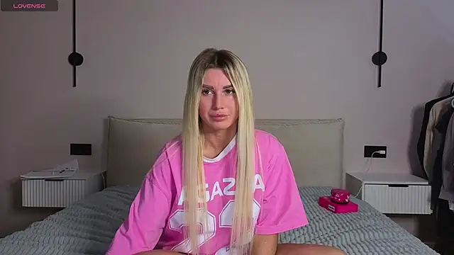 Whiteflower_xo webcam