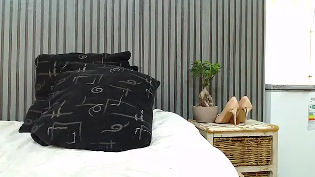 ROYALASS25 webcam