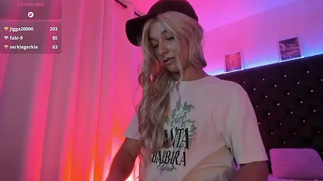 BellaRoge webcam