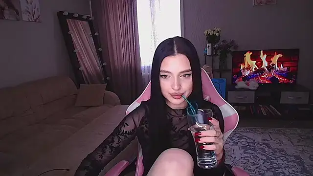 yoursLina webcam