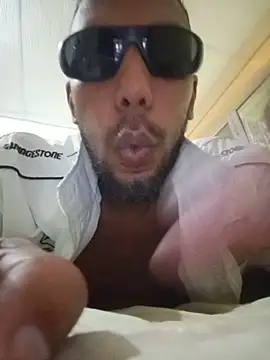unreadychutzpa - UnreadyChutzpa's free webcam - UK Sex Cams