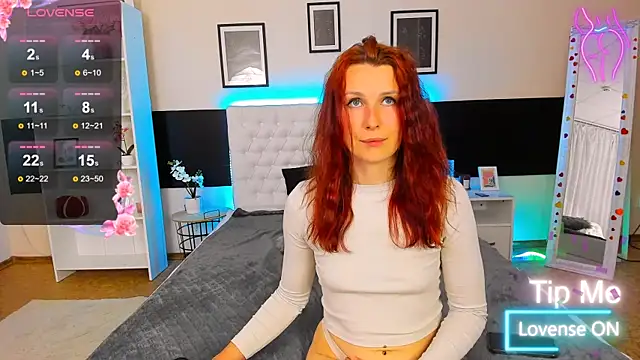 KiraNeeww webcam