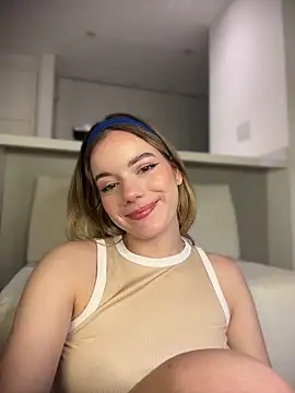 nicolecut (F young) - Doggy fuckmachine and two anal T/S