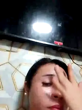 YourHotMenxie18 webcam