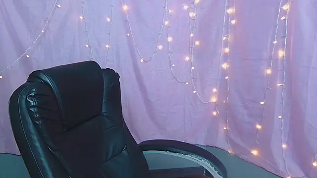 MilaLoona webcam