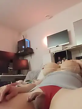 sissytrapdolly24 webcam