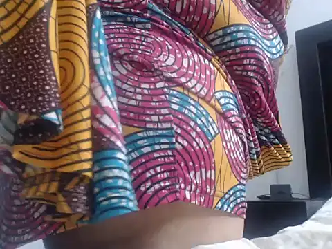 XHotJuicyBootyXX webcam