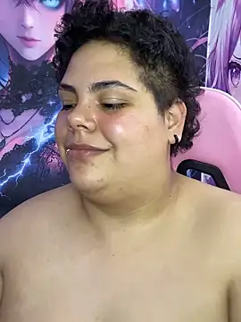 Hailey_Curvy