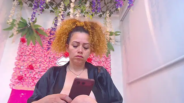 BLONDE_SEXYHOT webcam