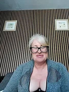 FlirtyFleur-x webcam