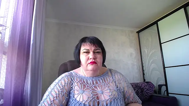 AlluringCurves webcam