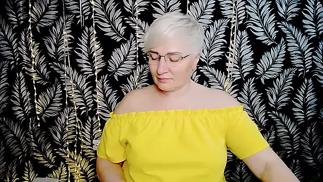 Olivia_playful webcam