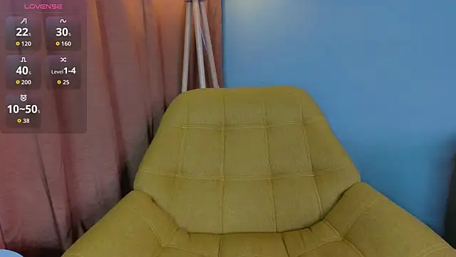 LeyaBloom webcam