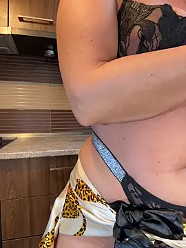 Hotmomcheckk_ webcam