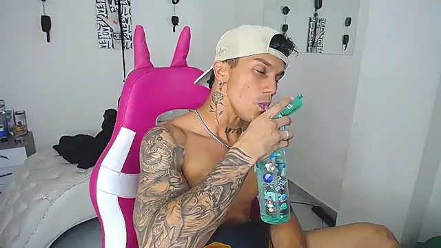 Leonard_Price webcam