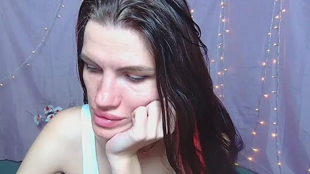 MilaLoona webcam