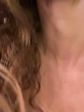 AnnikaRose live sex cam