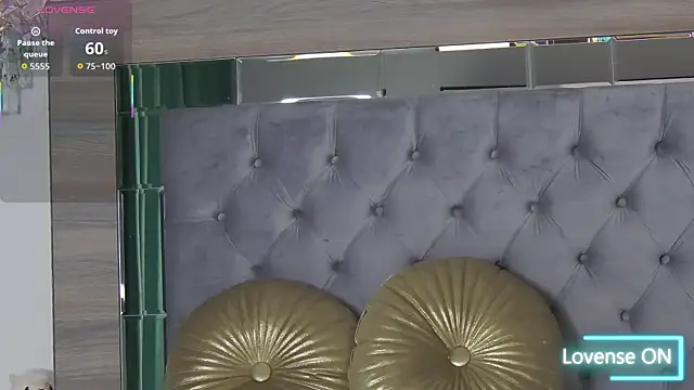 Lorehottie webcam