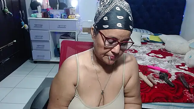 pervert_mommy_ - Pervert_mommy_'s free webcam - UK Sex Cams