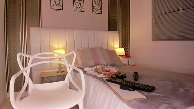 zoe_sky_ webcam