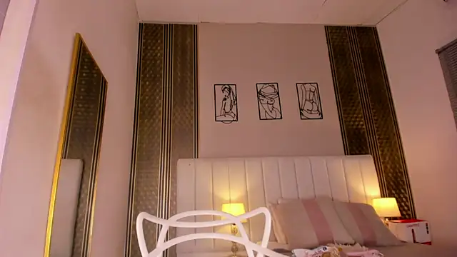 zoe_sky_ webcam