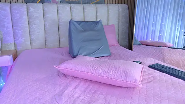 mia_scot webcam