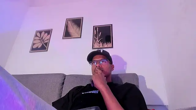 criss_zuri webcam