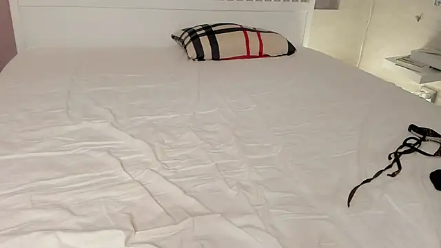 AminaRuthers webcam