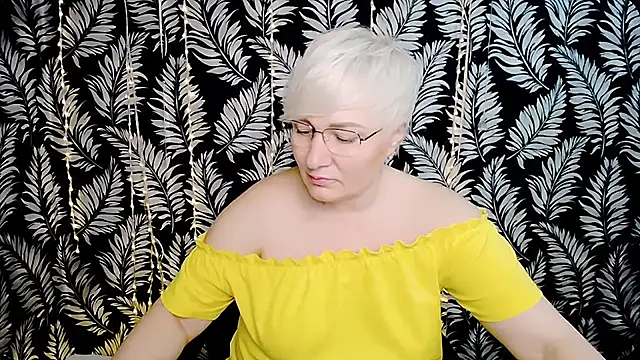 Olivia_playful webcam